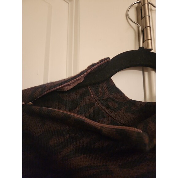 St. John Sport Tiger Print Sleeveless Mockneck Top w/ Zipper at Neck Size S - Picture 8 of 10